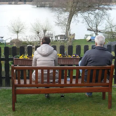 Stadtsee-pension 招待所 滕普林